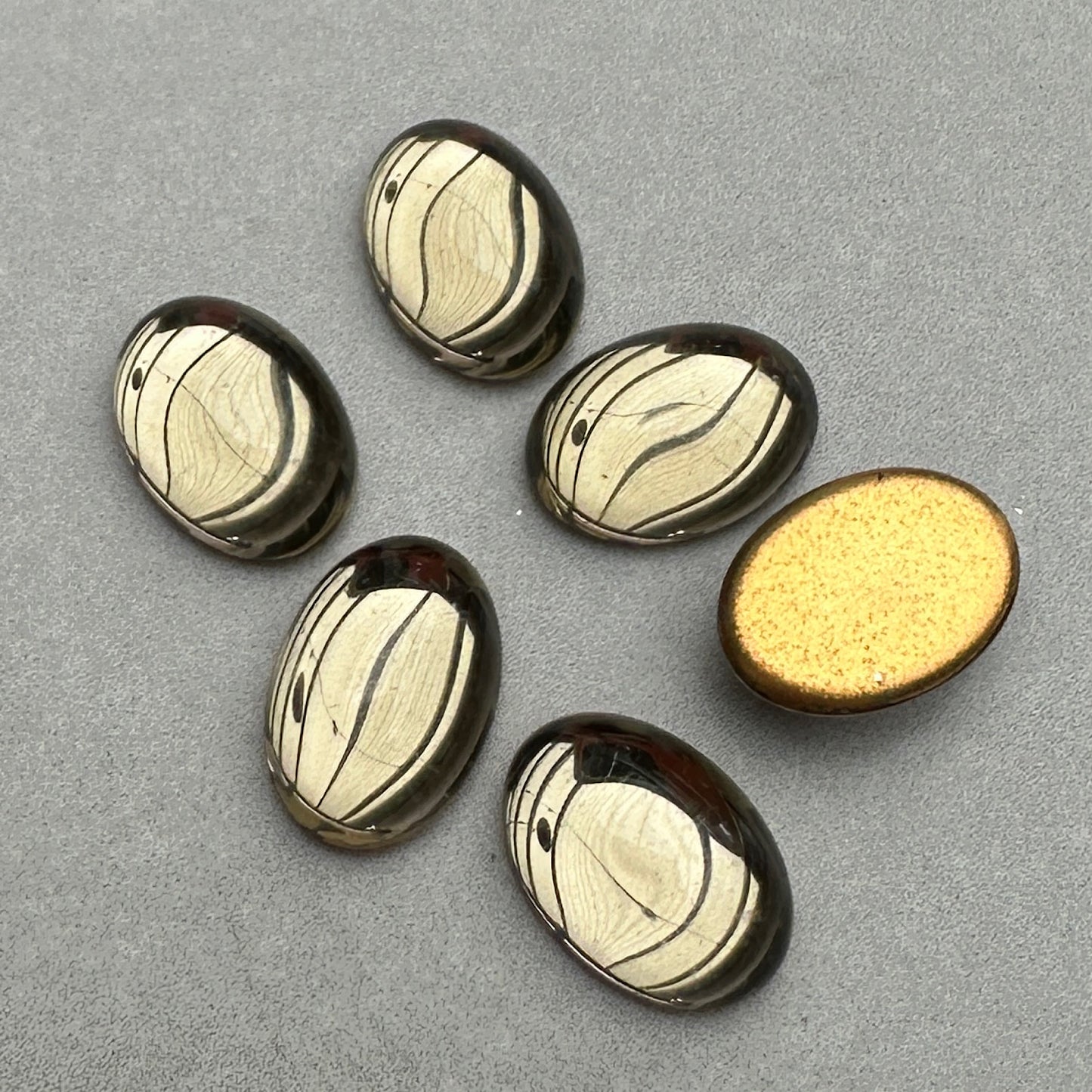 glass cabochon in black for jewelry making