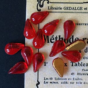 pear-shaped glass cabochon in red for jewelry making