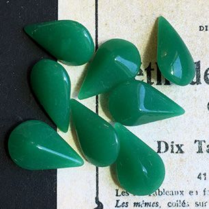 pear-shaped glass rhinestone in green for jewelry making
