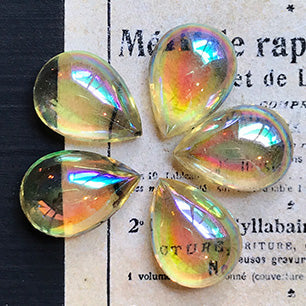 pear-shaped glass cabochon for jewelry making