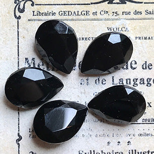 pear-shaped glass rhinestone in black for jewelry making