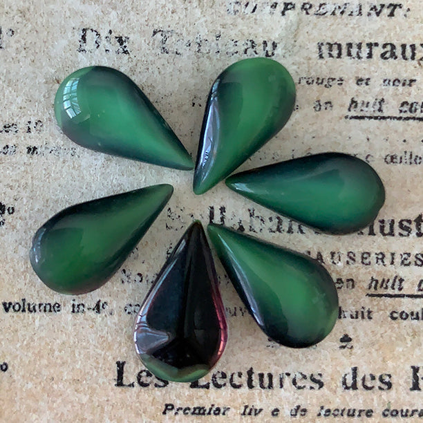 pear-shaped glass rhinestone in green for jewelry making