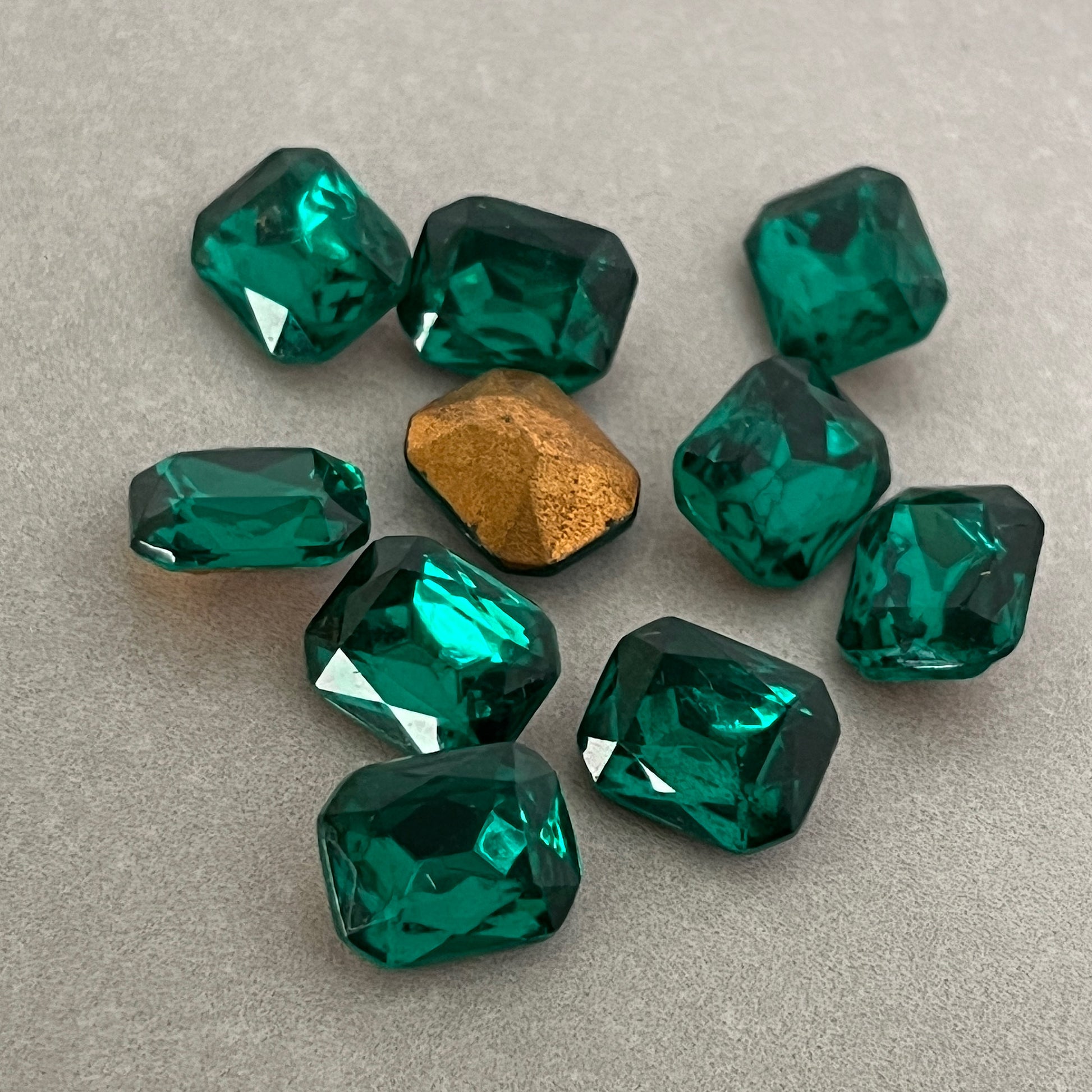 glass rhinestone in green for jewelry making