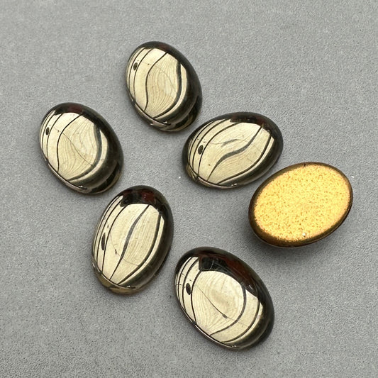 glass cabochon in black for jewelry making