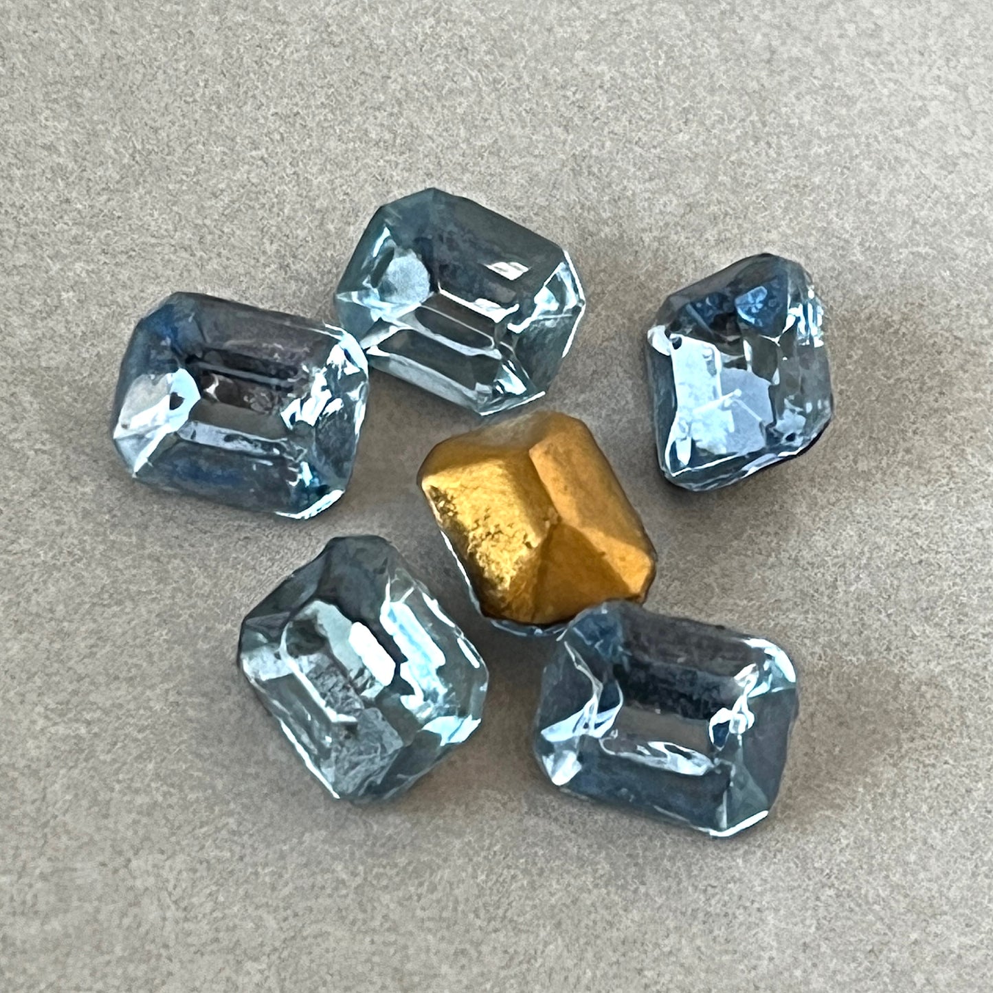 glass rhinestone in blue for jewelry making