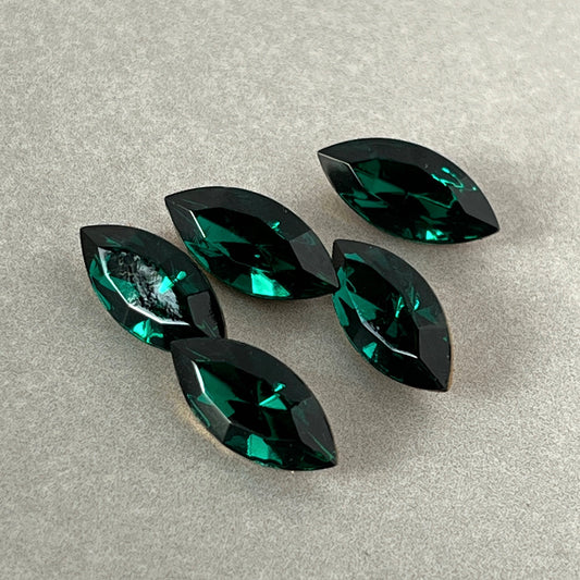 VP-9064 15X7 Swarovski Vintage Emerald Rhinestone Navette