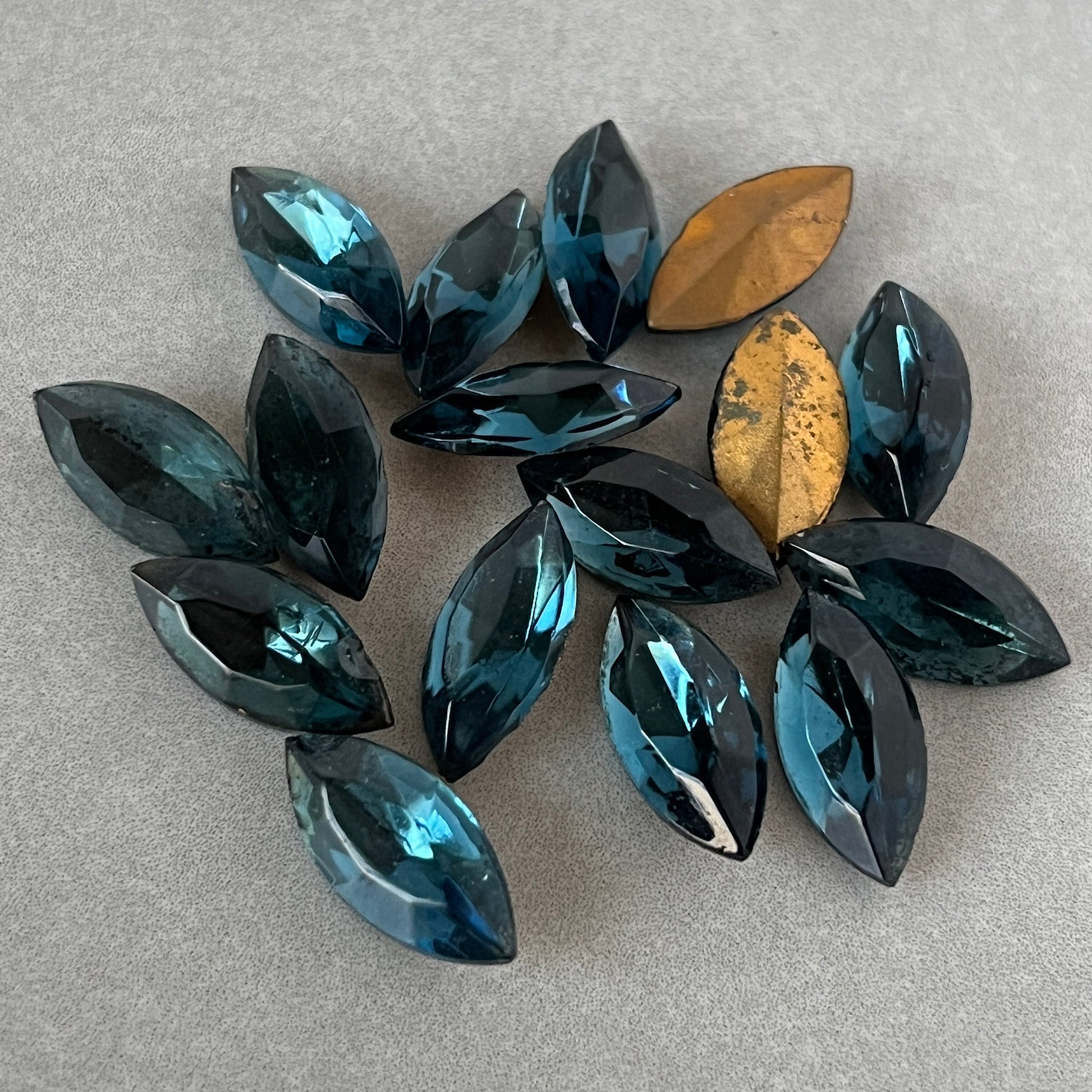 glass rhinestone in blue for jewelry making