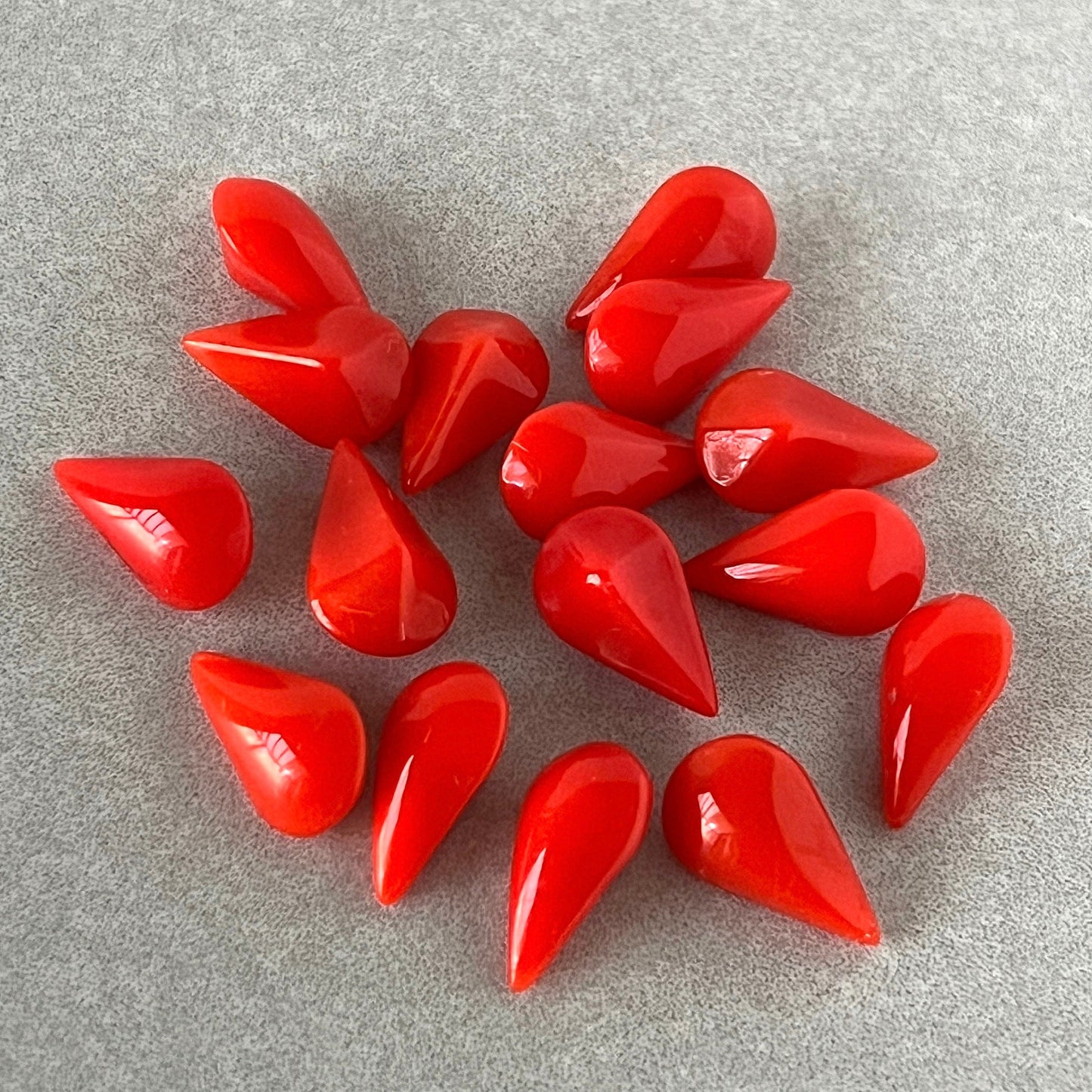 pear-shaped glass rhinestone in red for jewelry making
