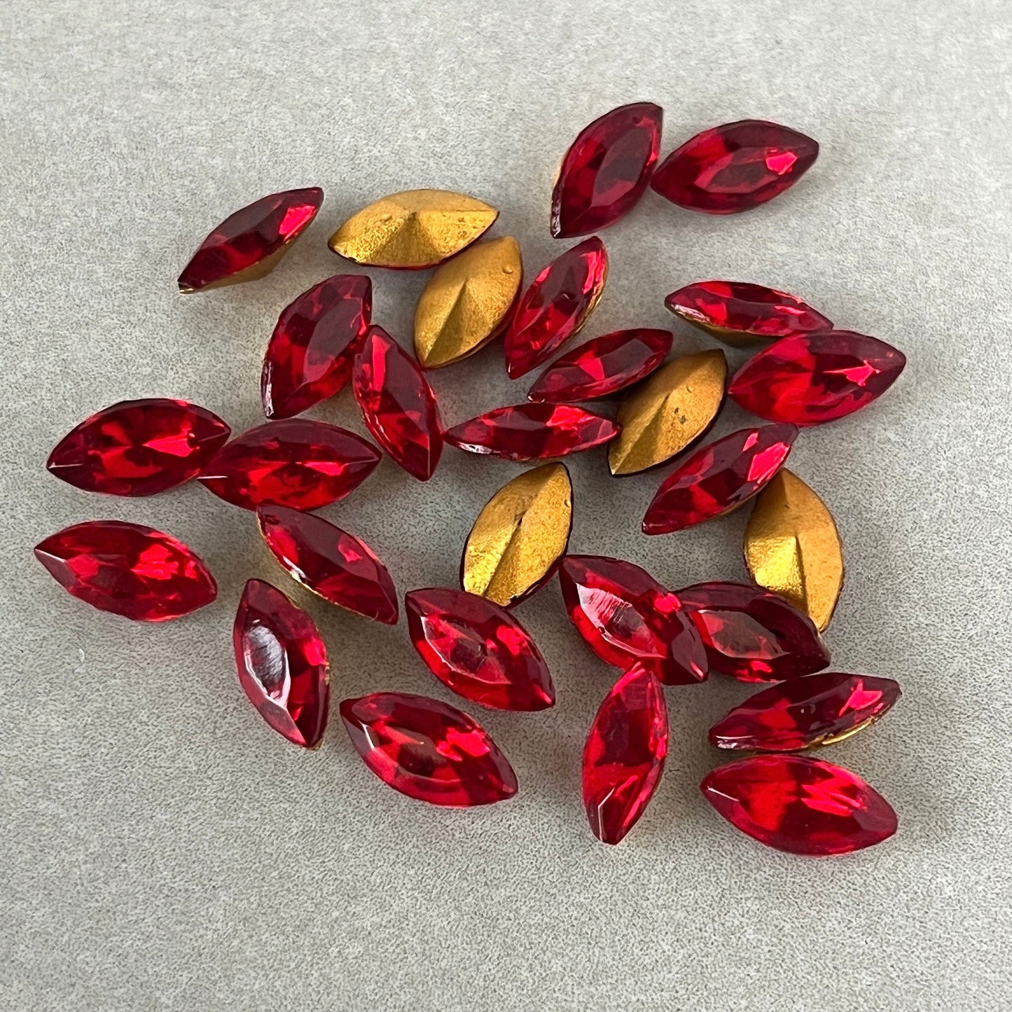 glass rhinestone in red for jewelry making