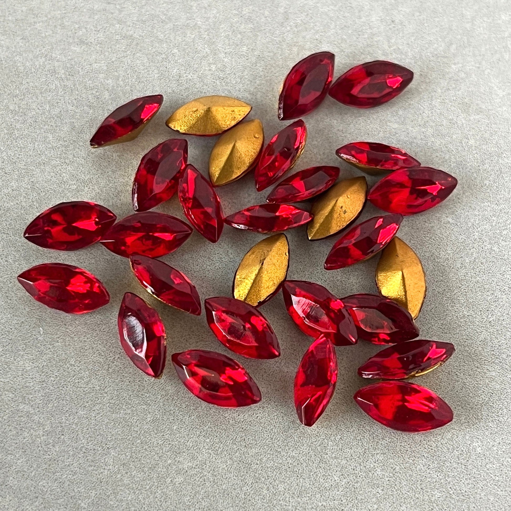glass rhinestone in red for jewelry making