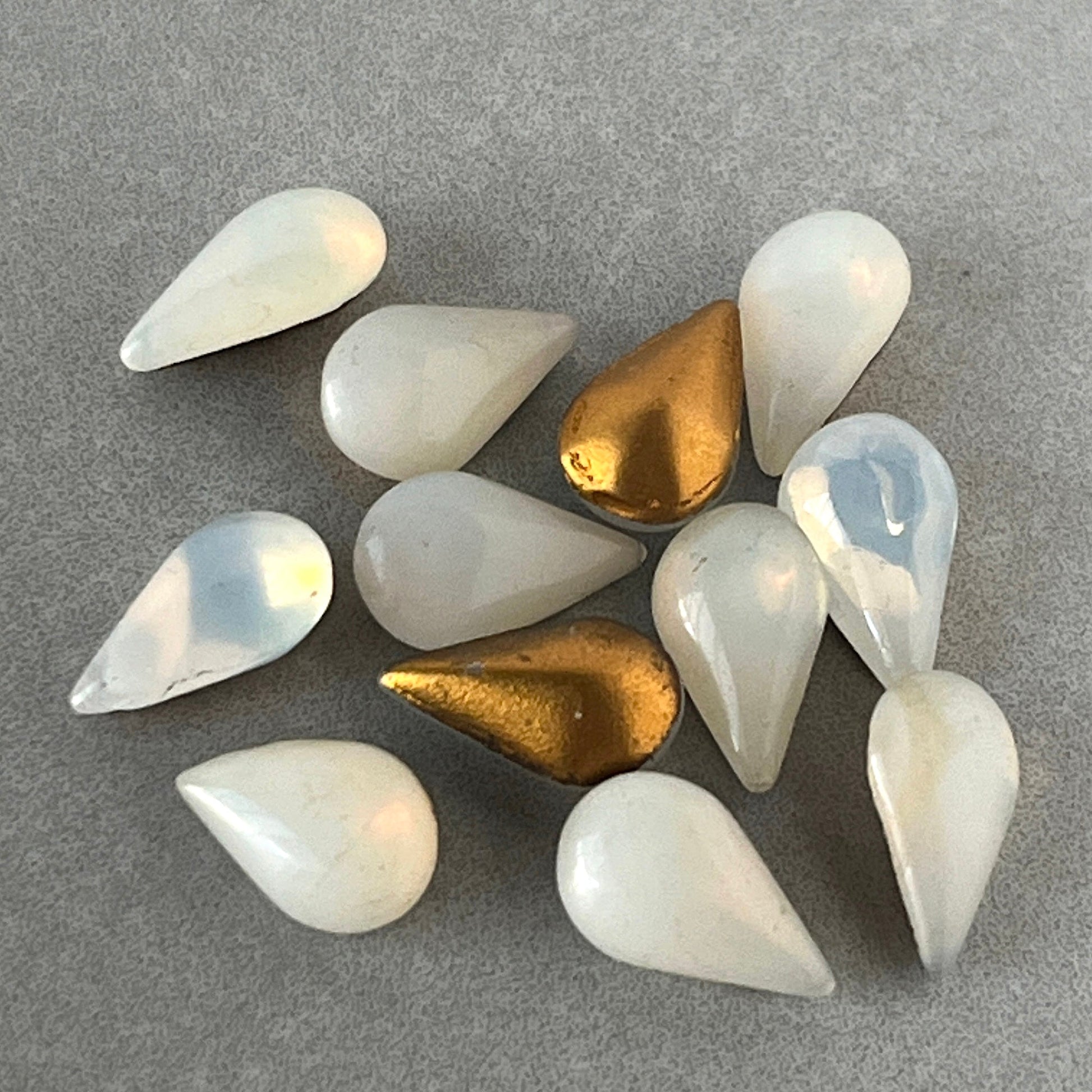 pear-shaped glass rhinestone in white for jewelry making