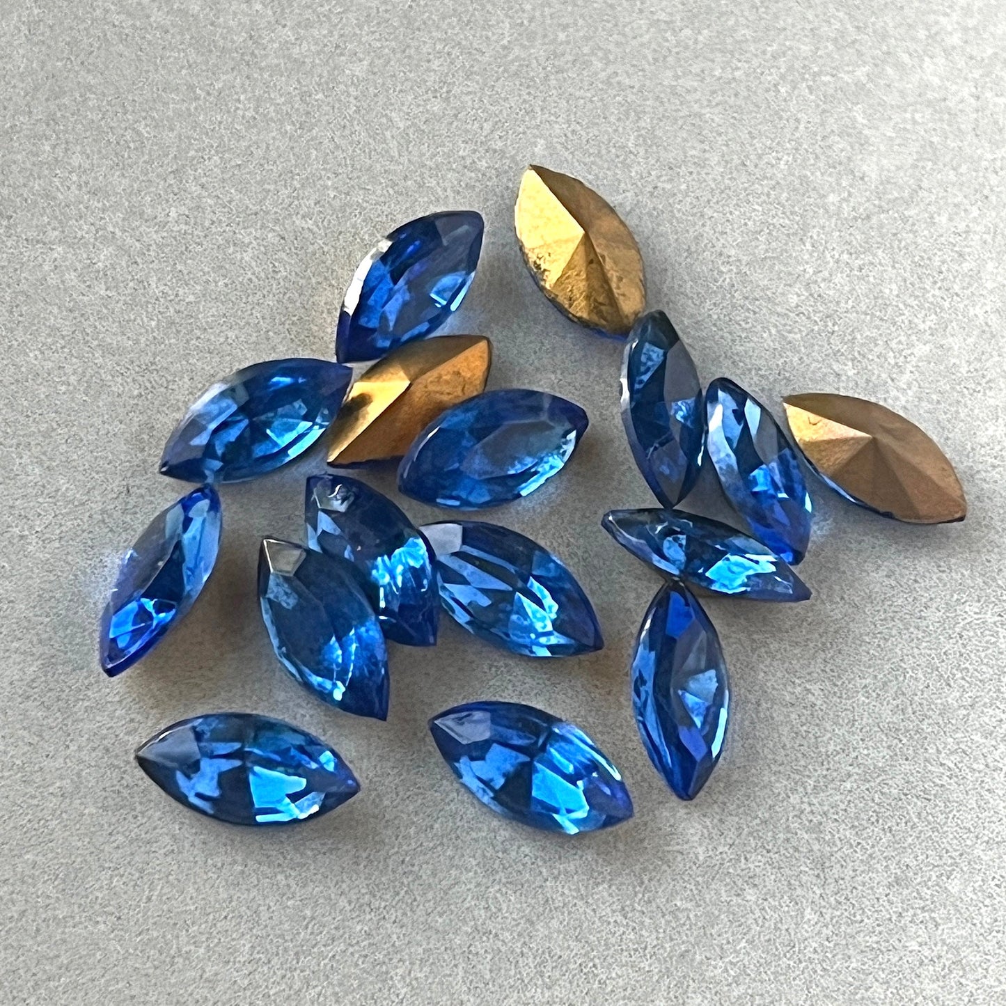 glass rhinestone in blue for jewelry making