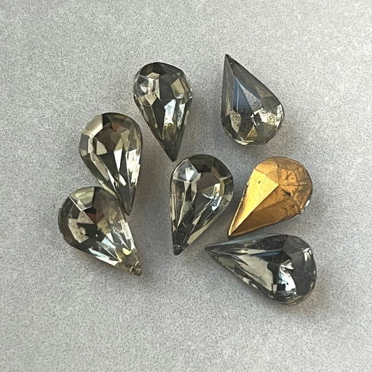 pear-shaped glass rhinestone in black for jewelry making