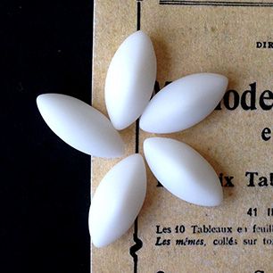 glass rhinestone in white for jewelry making