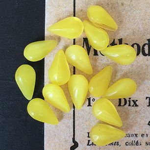 pear-shaped glass rhinestone in yellow for jewelry making