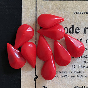 pear-shaped glass rhinestone in red for jewelry making