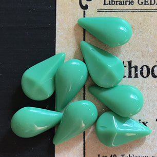 pear-shaped glass rhinestone in green for jewelry making