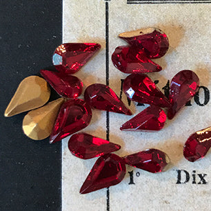 pear-shaped glass rhinestone in red for jewelry making