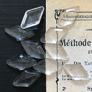 glass cabochon in crystal for jewelry making