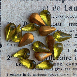 pear-shaped glass rhinestone in green for jewelry making