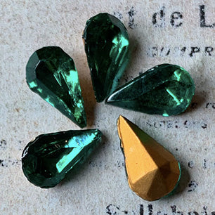 pear-shaped glass rhinestone in green for jewelry making