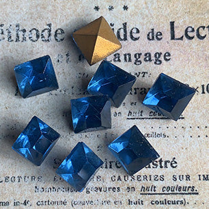 glass rhinestone in blue for jewelry making