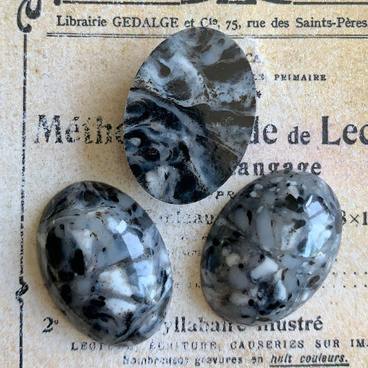 glass cabochon in black for jewelry making
