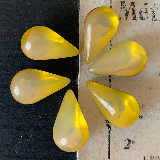 pear-shaped glass rhinestone in yellow for jewelry making