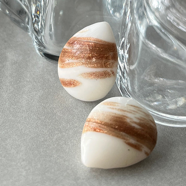 pear-shaped glass rhinestone in white for jewelry making