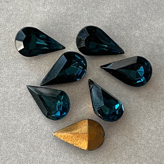 pear-shaped glass rhinestone in blue for jewelry making