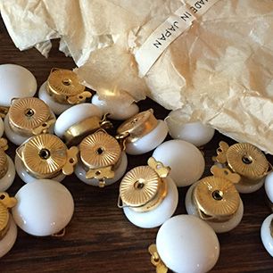 Vintage Japan Glass Milk Glass Necklace Clasp VPL-3302